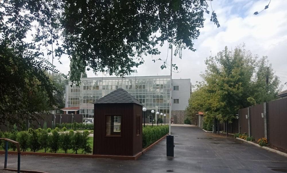 Renion Hotel Алма Ата Екстериор снимка