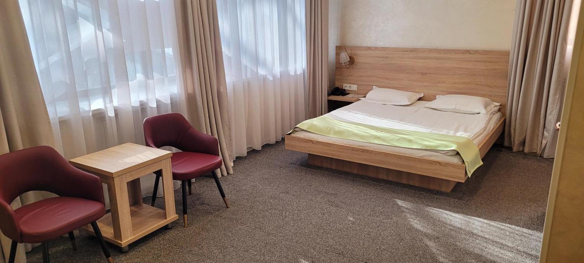 Renion Hotel Алма Ата Екстериор снимка