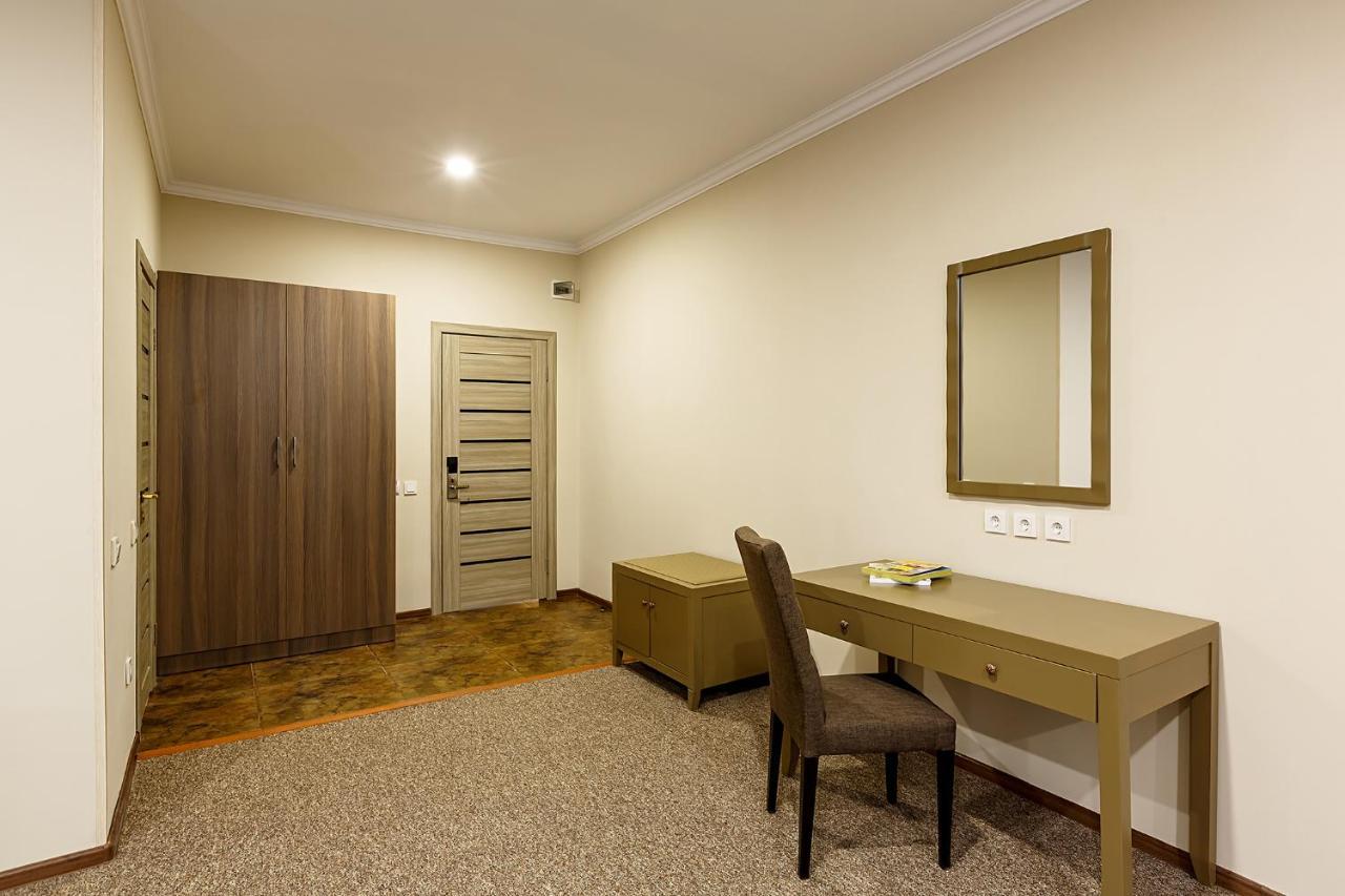 Renion Hotel Алма Ата Екстериор снимка