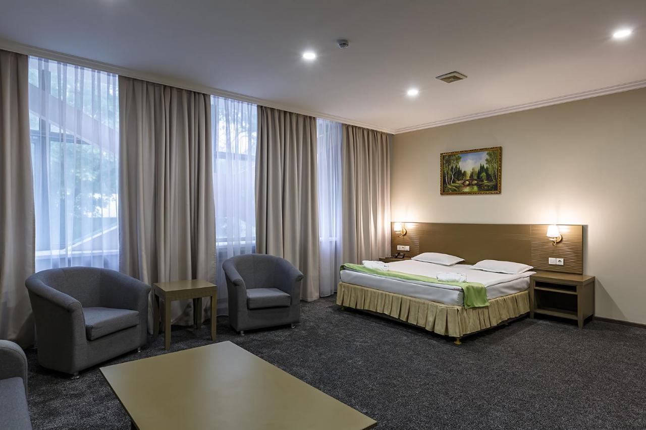Renion Hotel Алма Ата Екстериор снимка