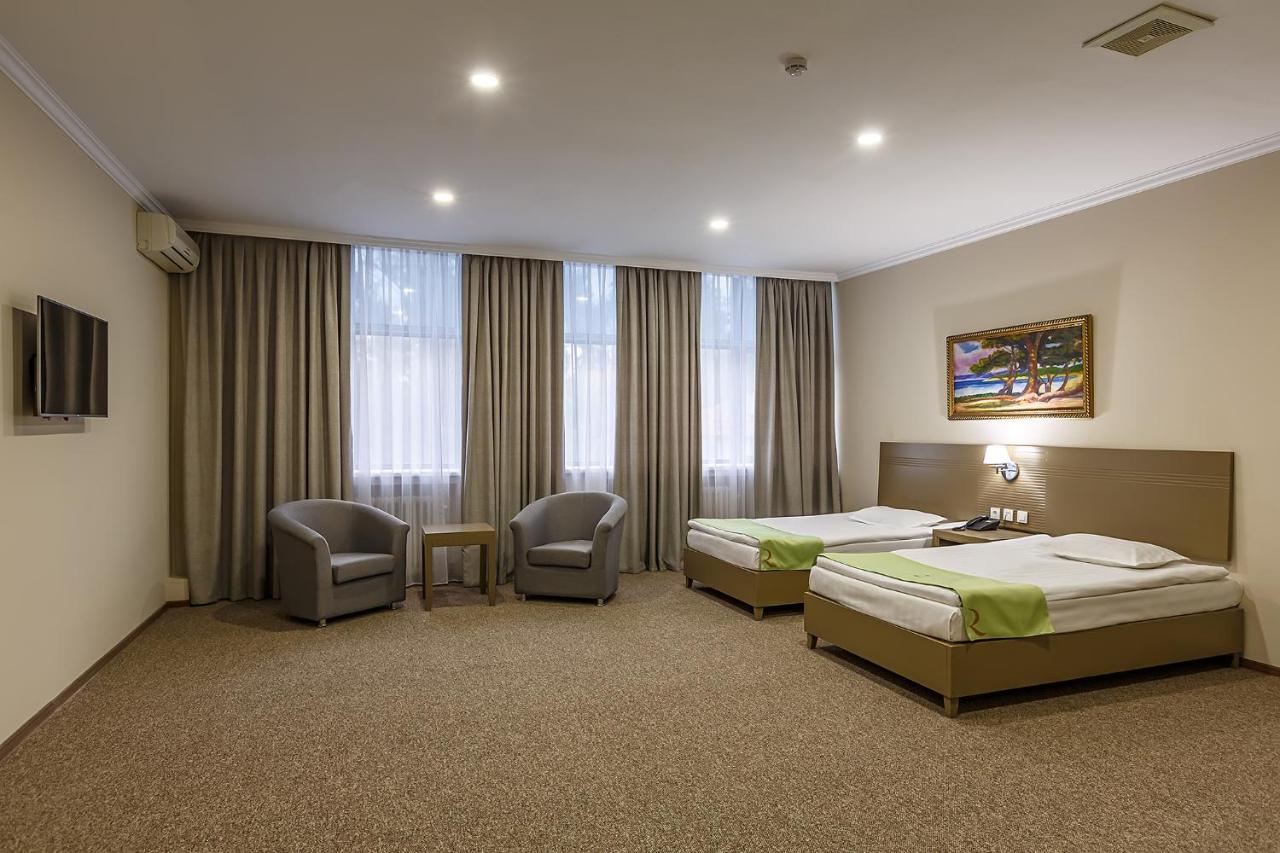Renion Hotel Алма Ата Екстериор снимка