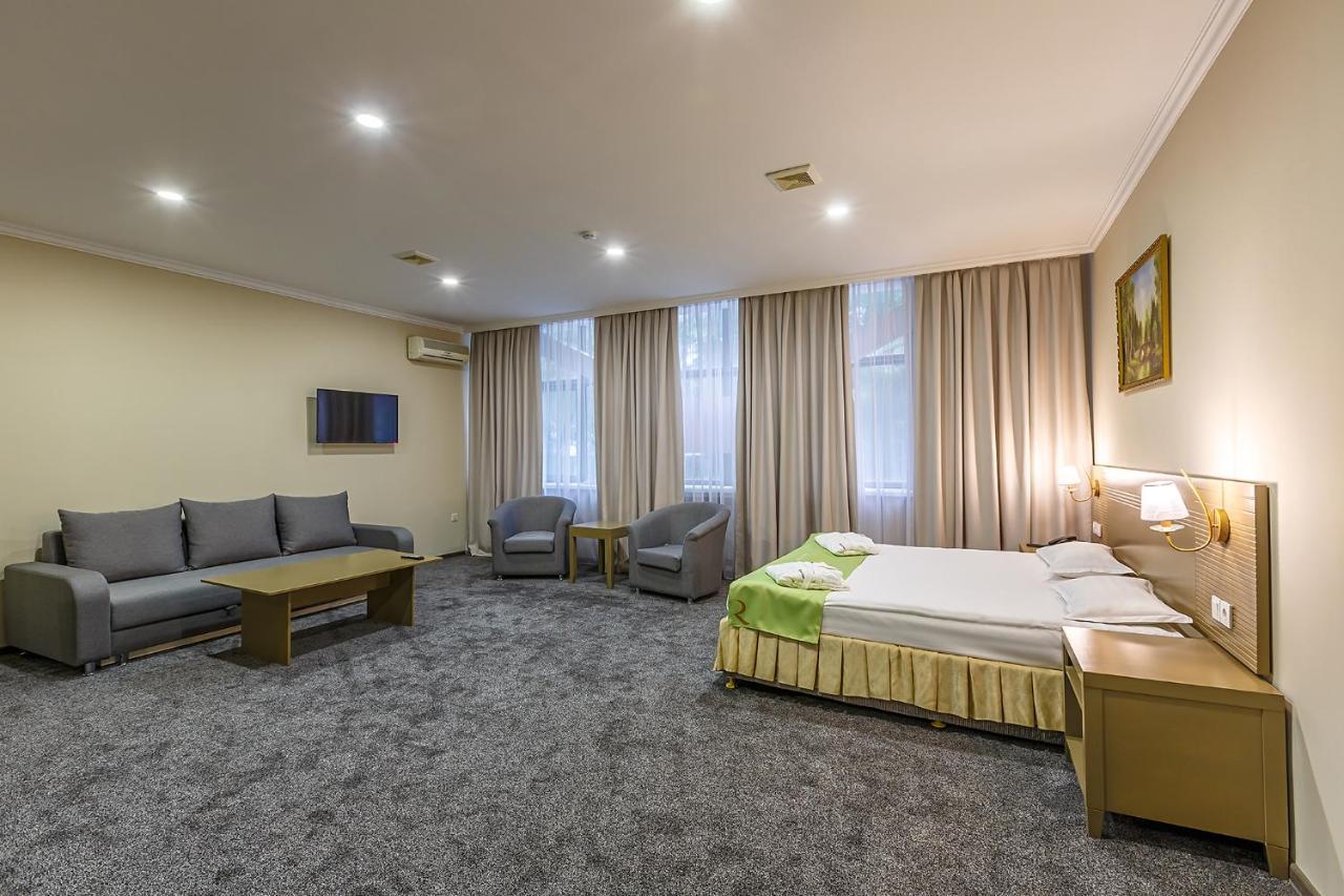 Renion Hotel Алма Ата Екстериор снимка