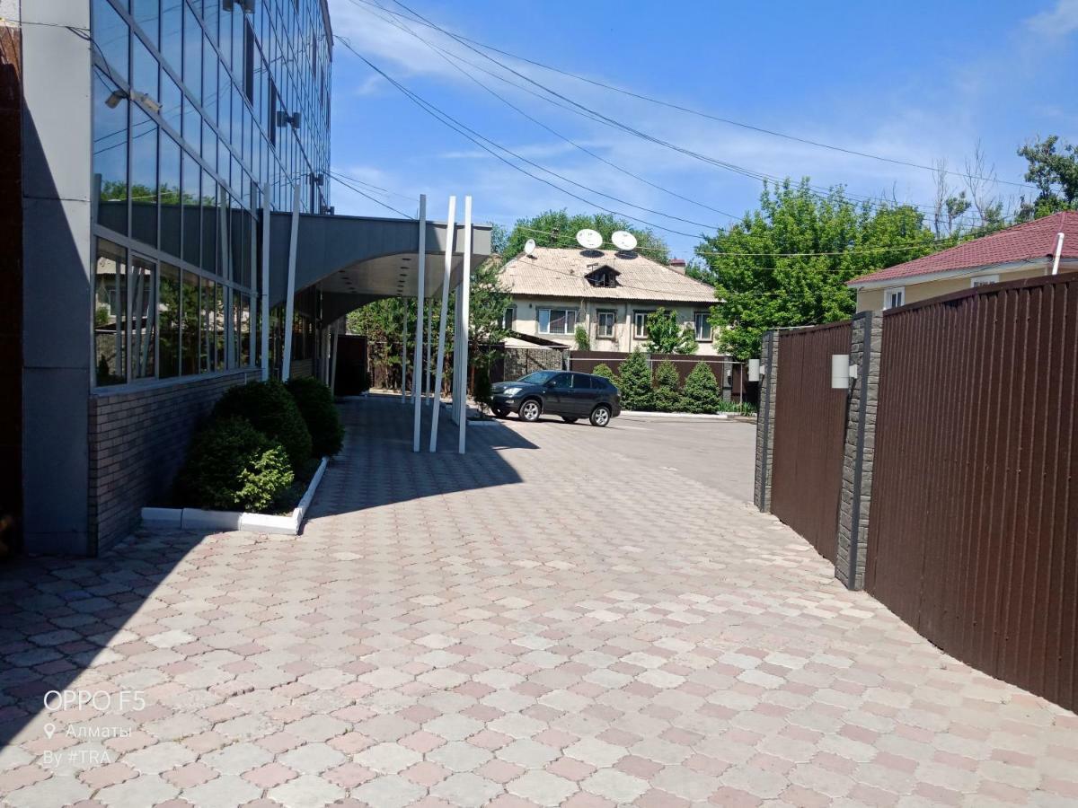 Renion Hotel Алма Ата Екстериор снимка