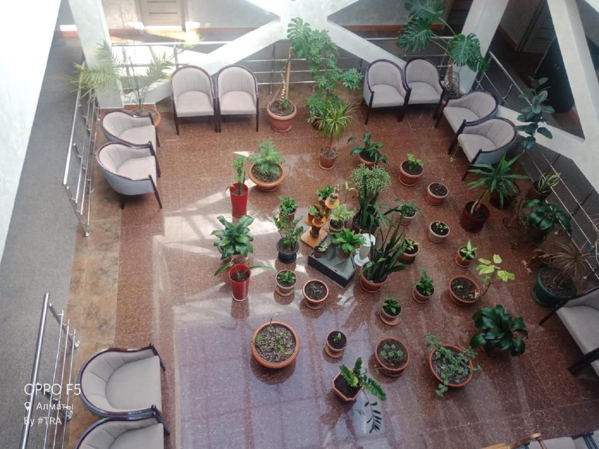 Renion Hotel Алма Ата Екстериор снимка