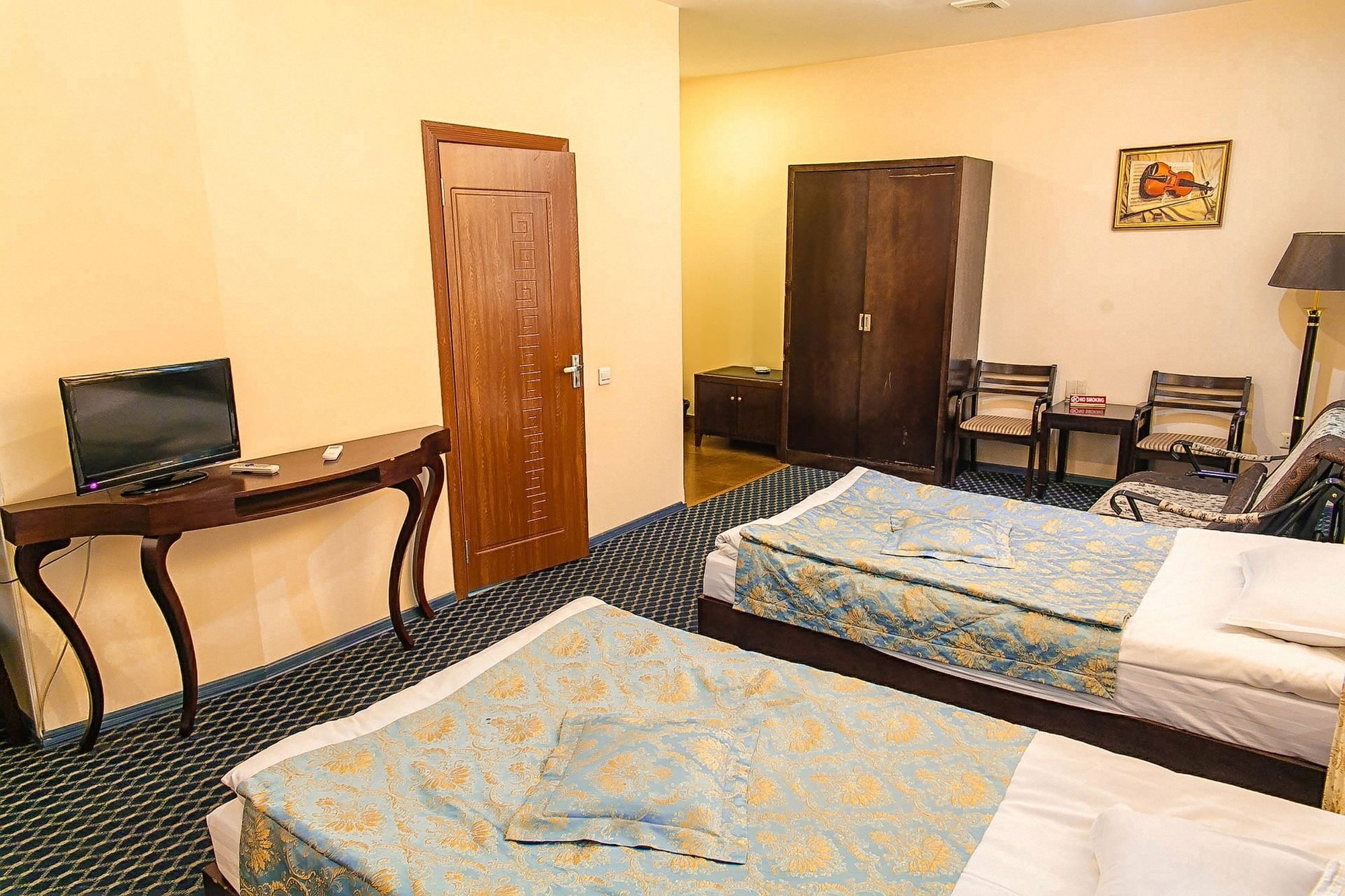 Renion Hotel Алма Ата Екстериор снимка