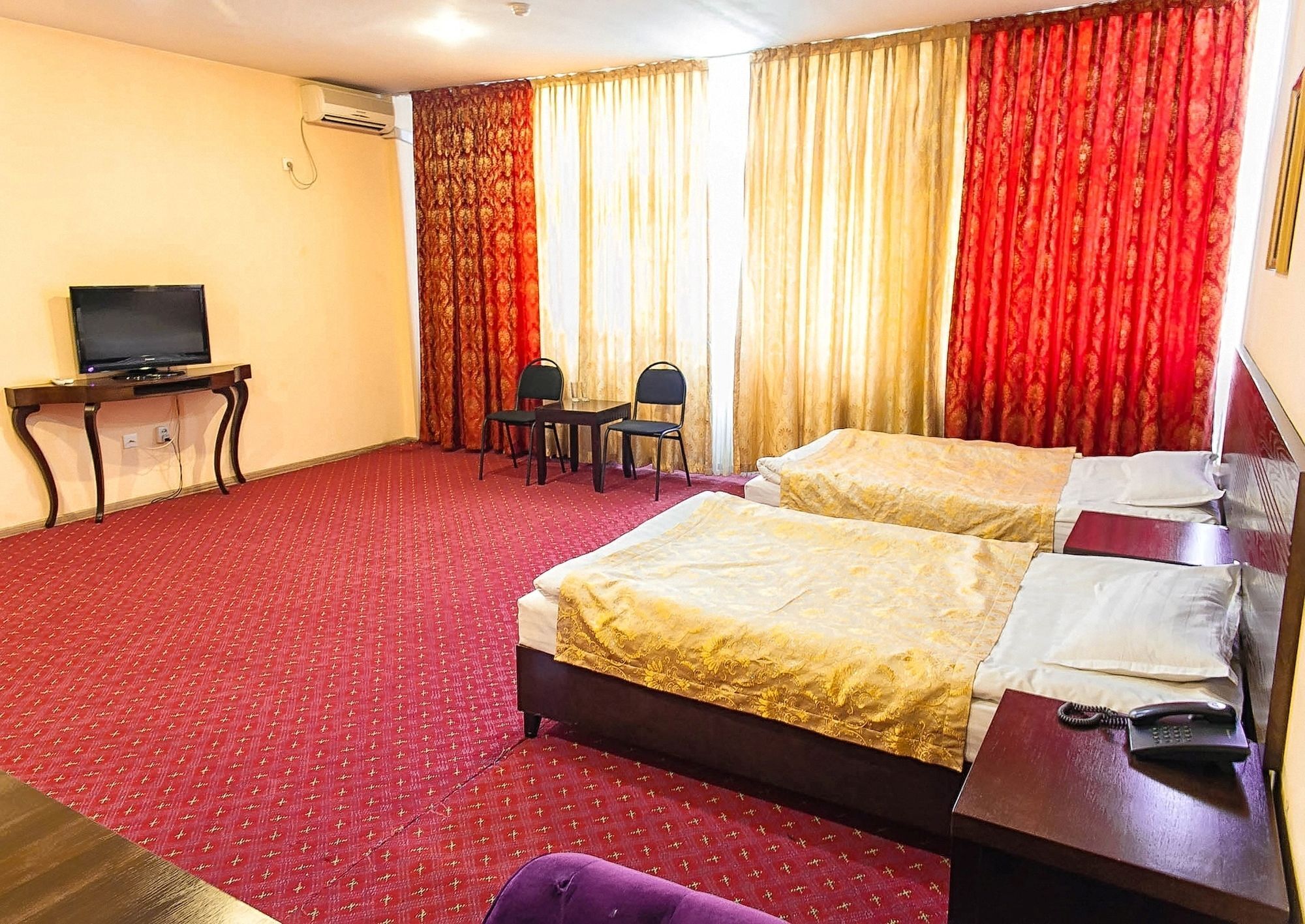 Renion Hotel Алма Ата Екстериор снимка