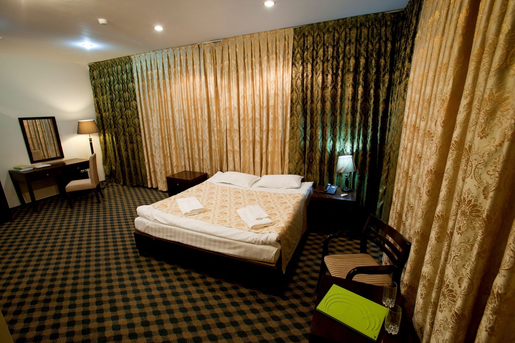 Renion Hotel Алма Ата Екстериор снимка