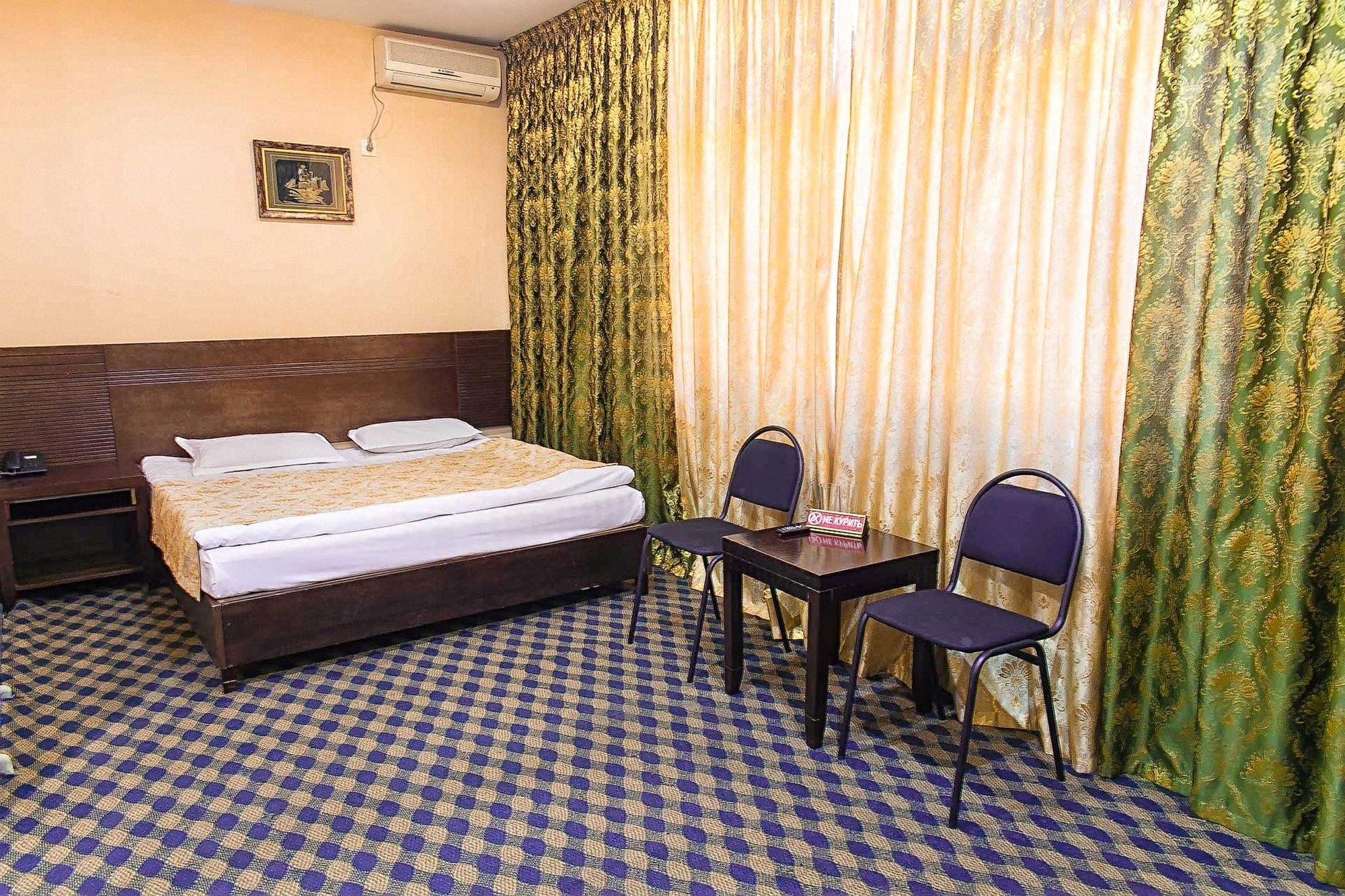 Renion Hotel Алма Ата Екстериор снимка