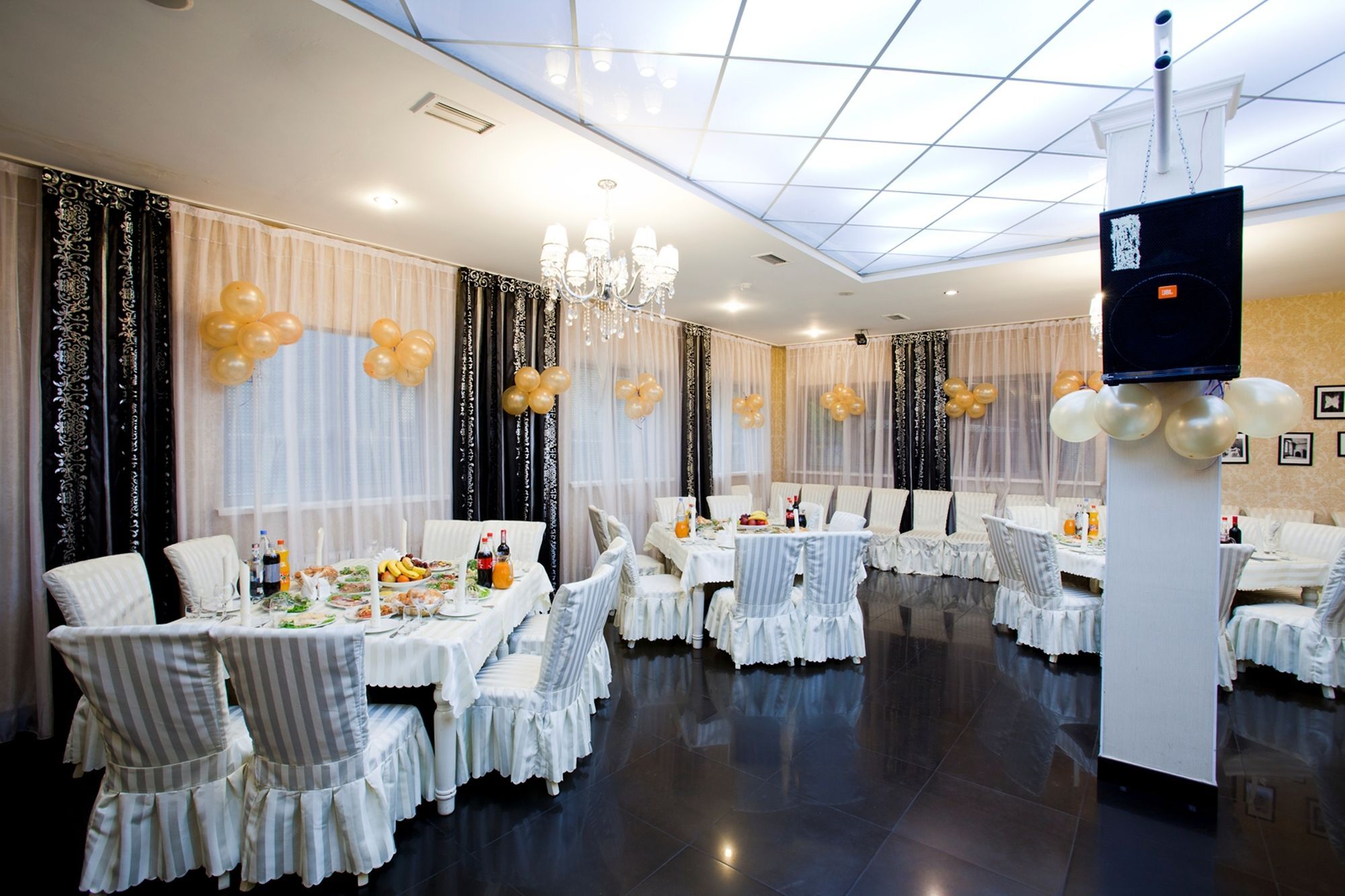 Renion Hotel Алма Ата Екстериор снимка